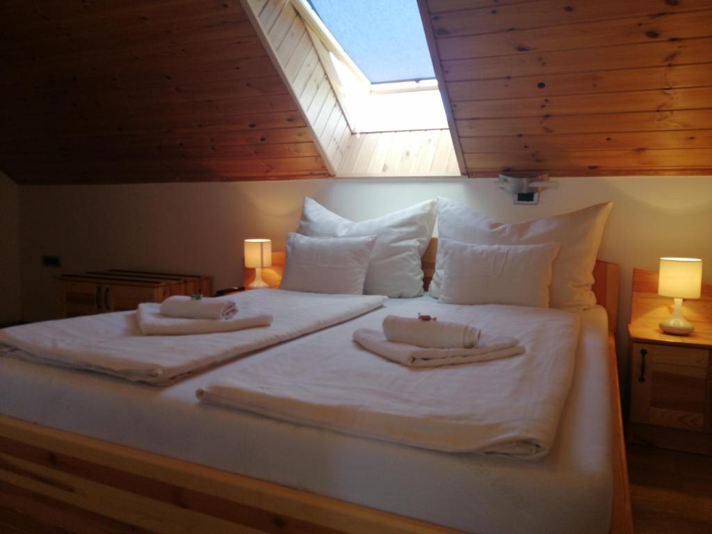 Postel nebo postele na pokoji v ubytování Casa Ninfea Panzió