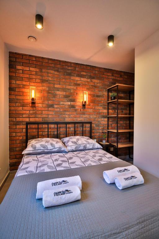 Postel nebo postele na pokoji v ubytování Apart-House Uniejów