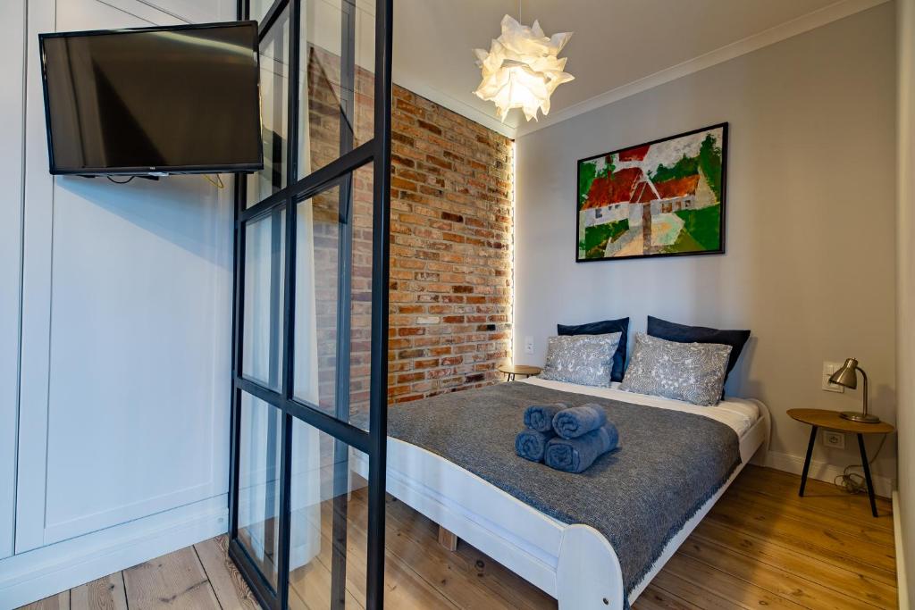 Posteľ alebo postele v izbe v ubytovaní Klimatyczny Apartament na Bydgoskim Przedmieściu
