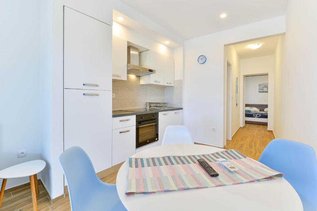 Kuchyň nebo kuchyňský kout v ubytování Apartman Duje 2