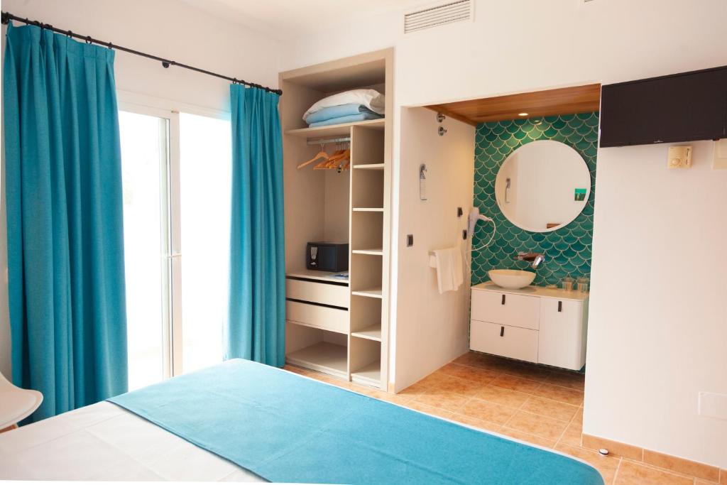 Postel nebo postele na pokoji v ubytování Hotel Roca Plana