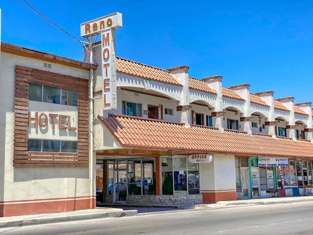 a building with a hotel sign on the side of it at Motel Reno in Tijuana