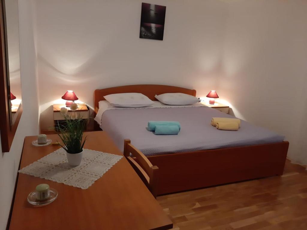 Postel nebo postele na pokoji v ubytování Apartmani Marija