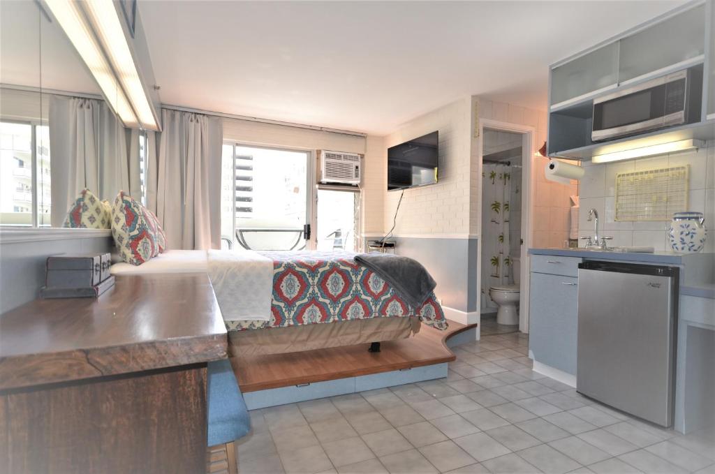 Kuhio Village 802A Cozy Studio with Ocean View!, Honolulu (updated