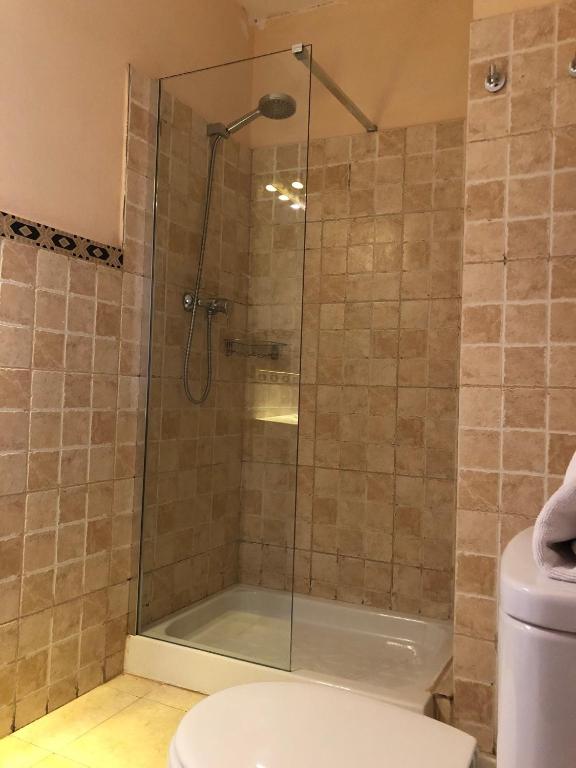 Un baño de Hospedería Luis de Góngora