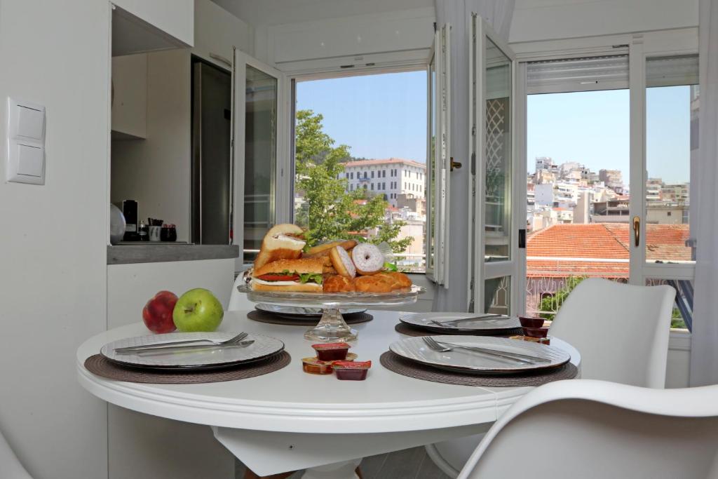 Comida no apartamento ou em algum lugar perto