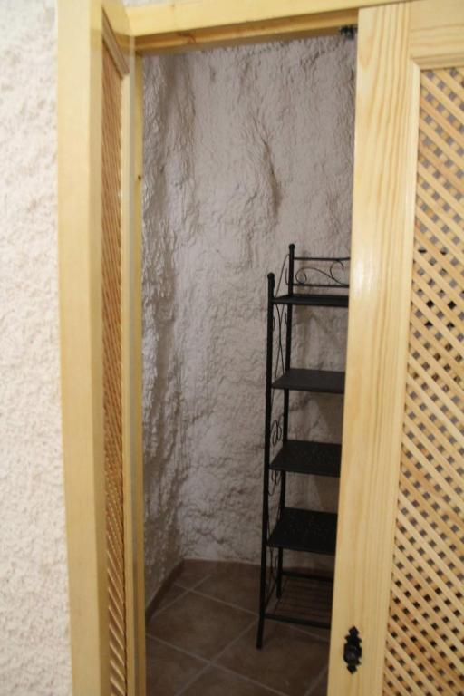 Palanda nebo palandy na pokoji v ubytování CUEVAS AL ANDALUS - Solea