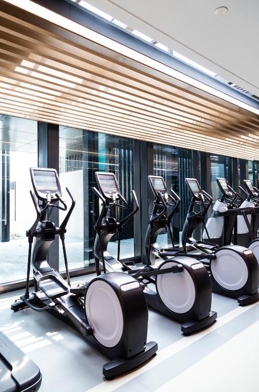 Fitness centrum a/nebo fitness zařízení v ubytování Crowne Plaza Shenzhen World Exhibition and Convention Center by IHG