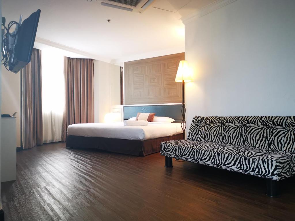 Postel nebo postele na pokoji v ubytování Regalodge Hotel & Spa Ipoh