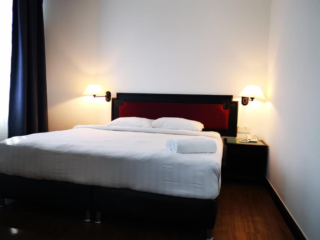 Postel nebo postele na pokoji v ubytování Regalodge Hotel & Spa Ipoh