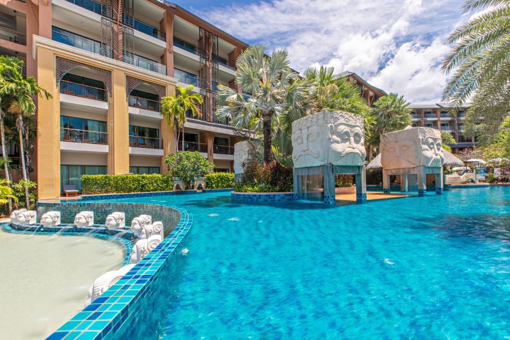 Der Swimmingpool an oder in der Nähe von Rawai Palm Beach Resort - SHA Extra Plus