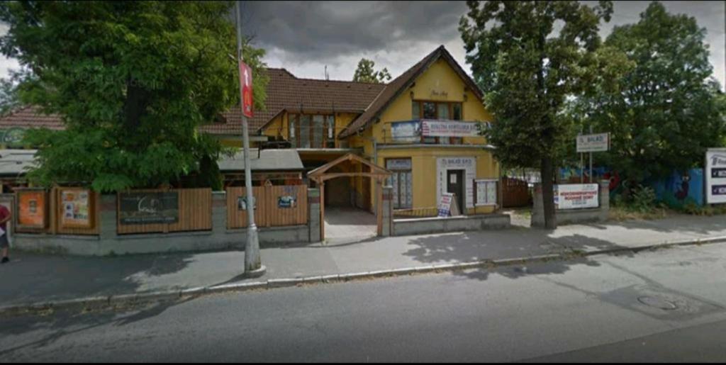 a yellow building on the corner of a street at Apartmán v centre mesta in Martin