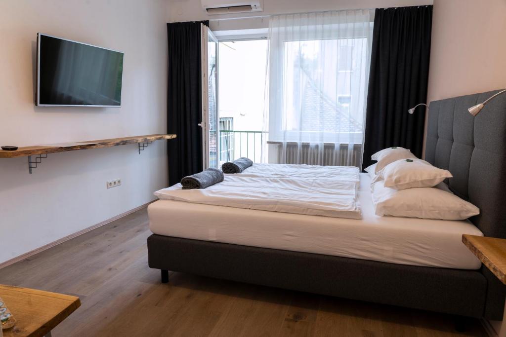 Postel nebo postele na pokoji v ubytování Gästehaus Moßhammer