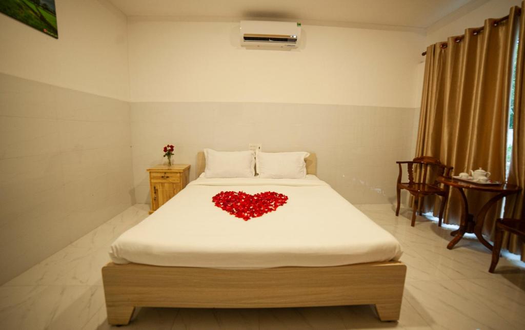 Postel nebo postele na pokoji v ubytování FaMi Nguyễn Homestay Châu Đốc