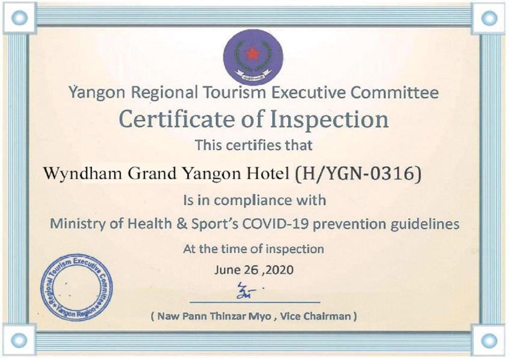 Certifikát, hodnocení, plakát nebo jiný dokument vystavený v ubytování Wyndham Grand Yangon