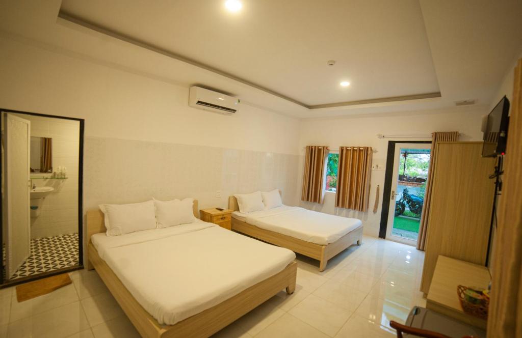 Postel nebo postele na pokoji v ubytování FaMi Nguyễn Homestay Châu Đốc