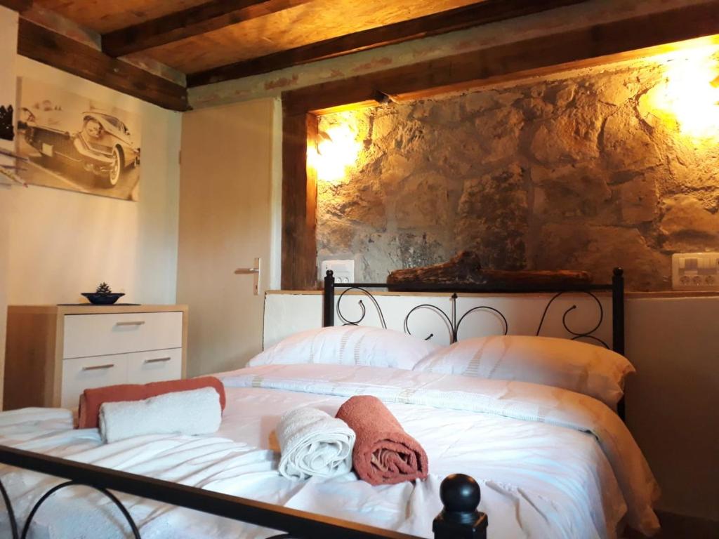 Łóżko lub łóżka w pokoju w obiekcie Apartment Ada bed & breakfast