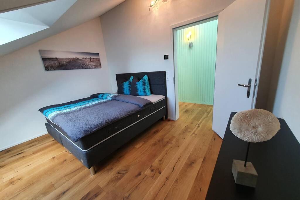 Postel nebo postele na pokoji v ubytování Wohnstation DIAMOND SUITE