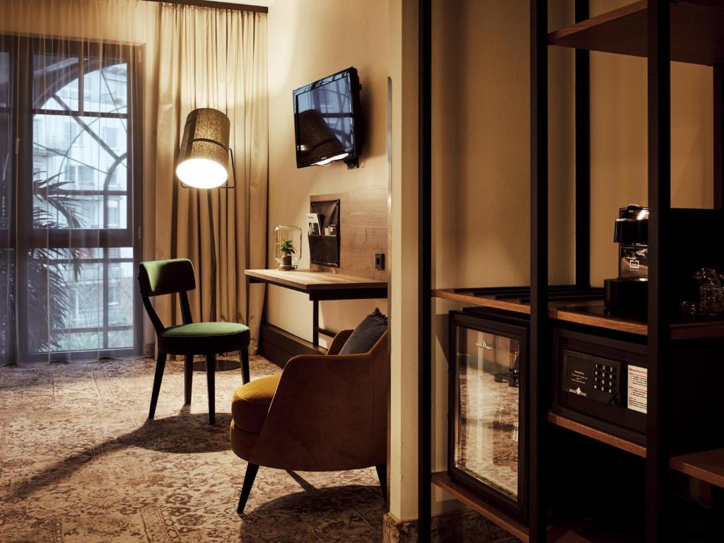 TV a/nebo společenská místnost v ubytování Gastwerk Hotel Hamburg