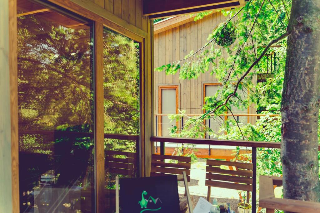 Balkón alebo terasa v ubytovaní Apartamenty wśród drzew River Park