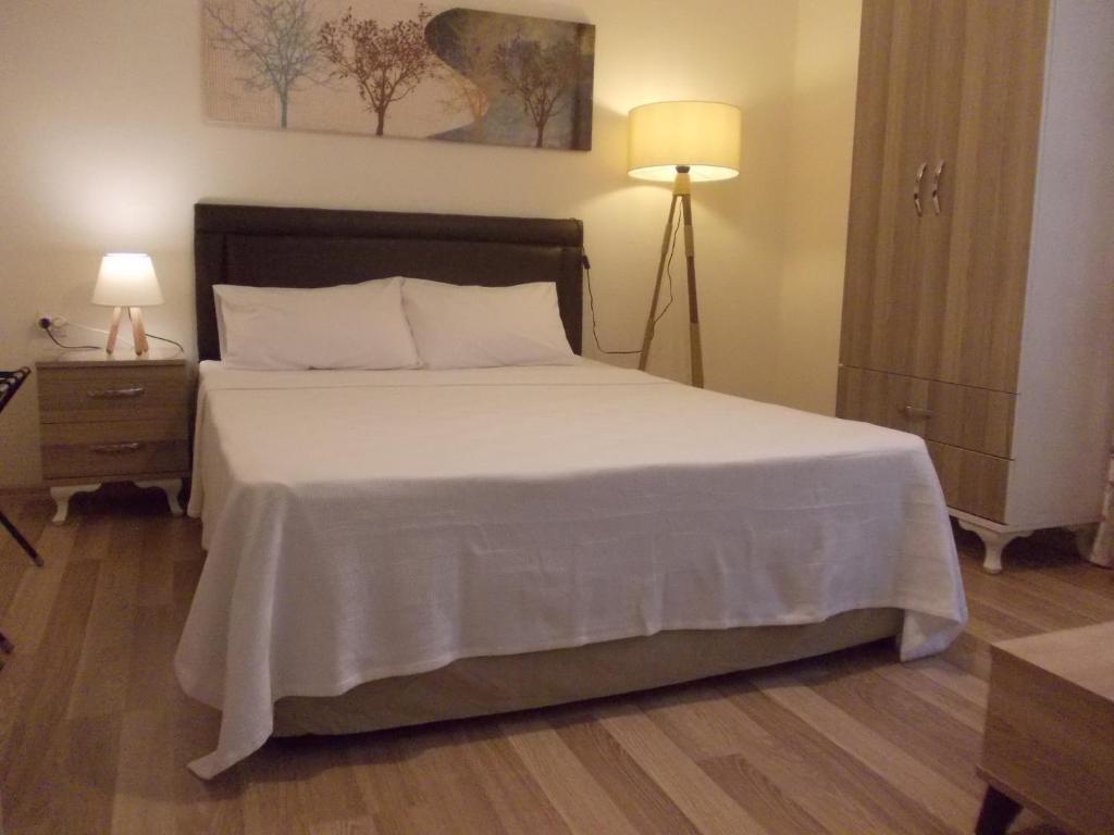 Postel nebo postele na pokoji v ubytování İde Beach Home