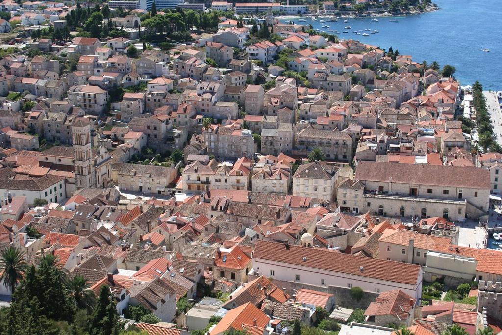 Výhľad na mesto Hvar alebo výhľad na mesto priamo z apartmánu