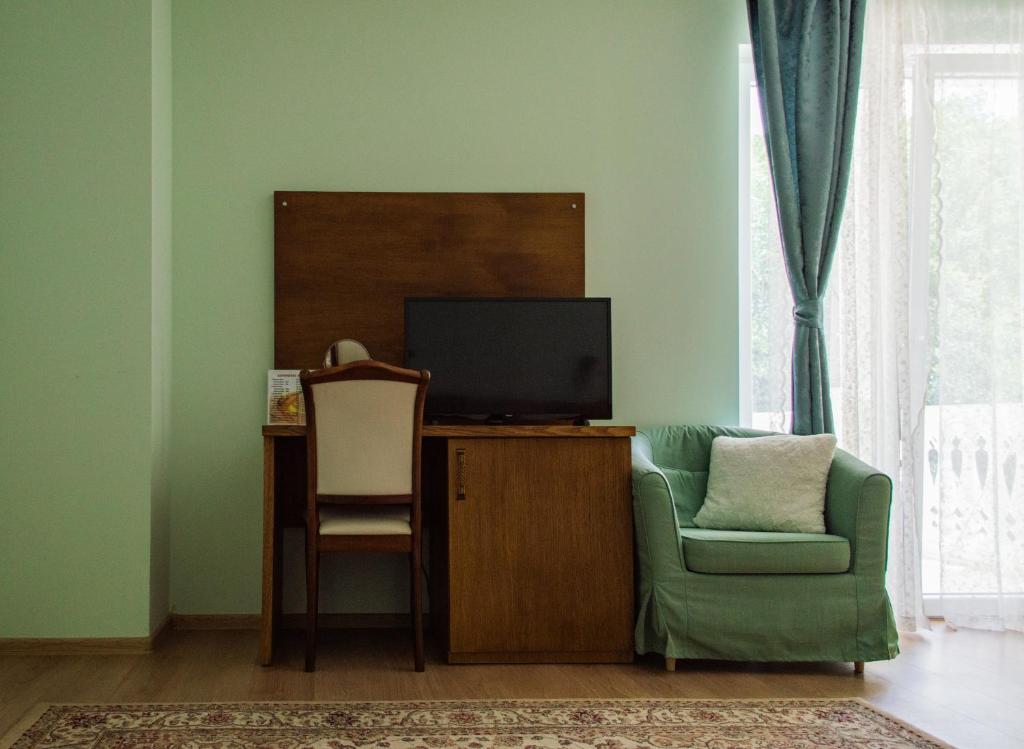 TV a/nebo společenská místnost v ubytování Aleksion Palace