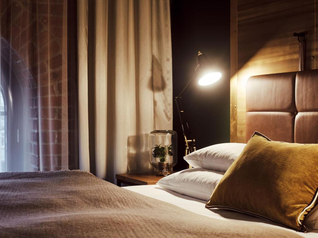 Postel nebo postele na pokoji v ubytování Gastwerk Hotel Hamburg