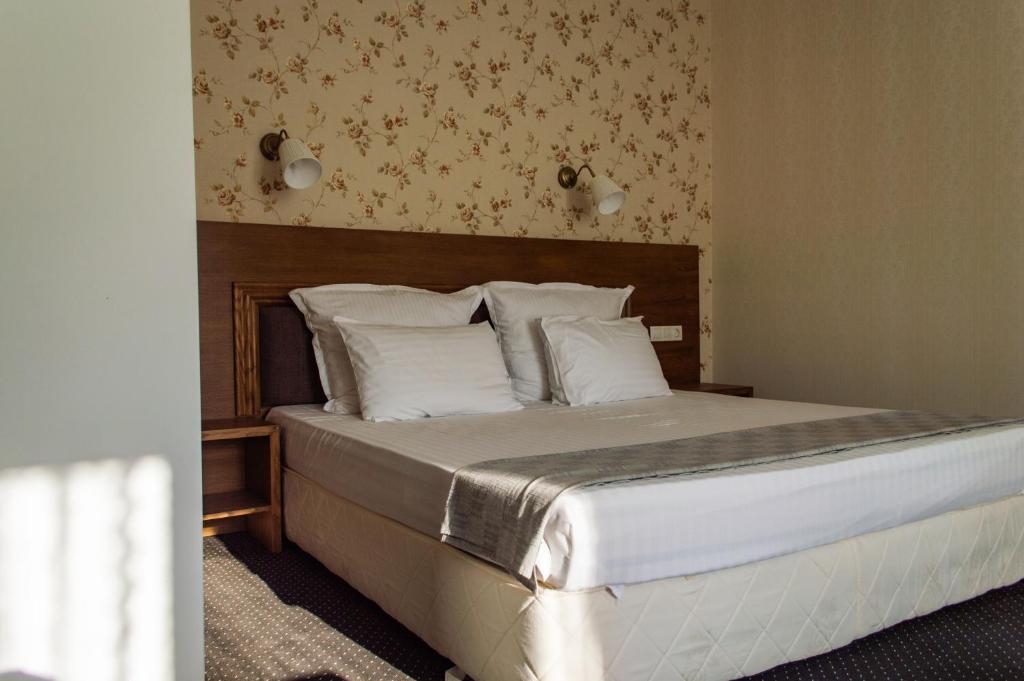 Postel nebo postele na pokoji v ubytování Aleksion Palace