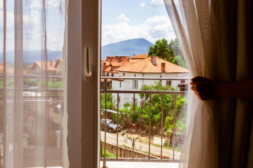 Nespecifikovaný výhled na hory nebo výhled na hory při pohledu z hotelu