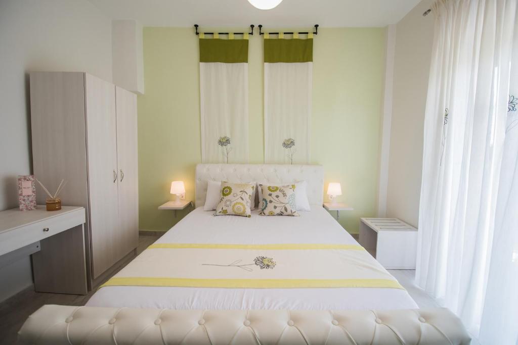 Posteľ alebo postele v izbe v ubytovaní Chelona Apartments