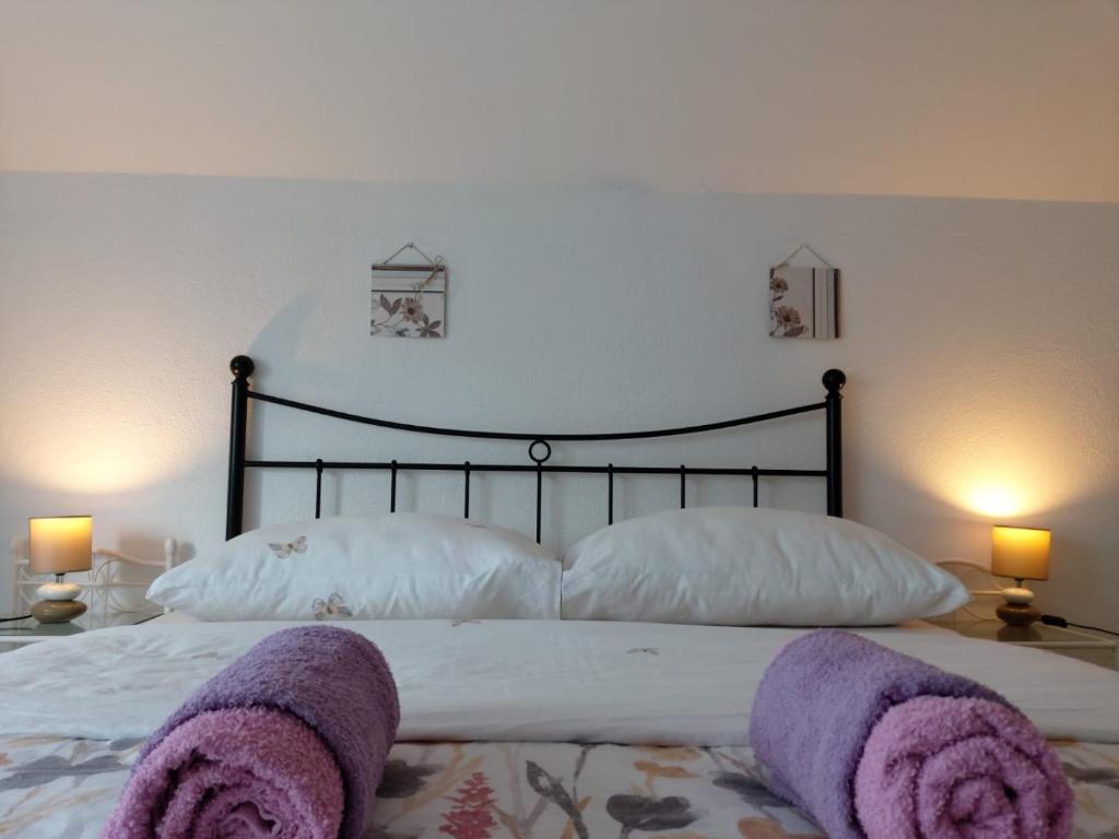 Łóżko lub łóżka w pokoju w obiekcie Apartment Ada bed & breakfast