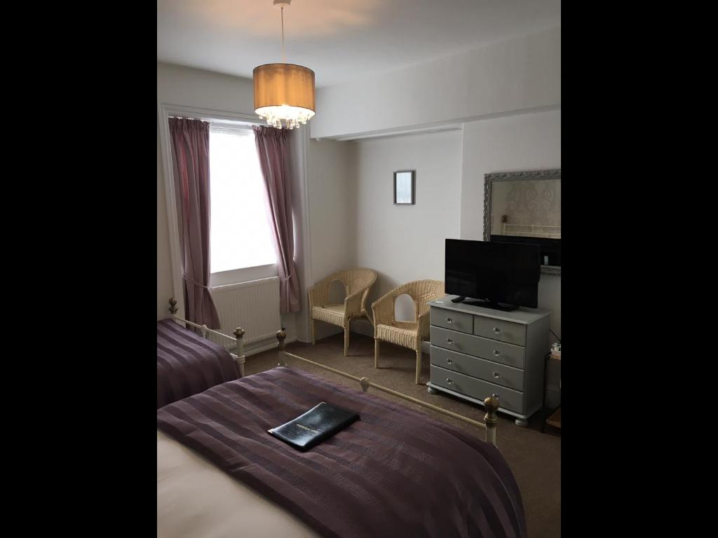 A television and/or entertainment center at The Moorfield Hotel-Bed and Breakfast 