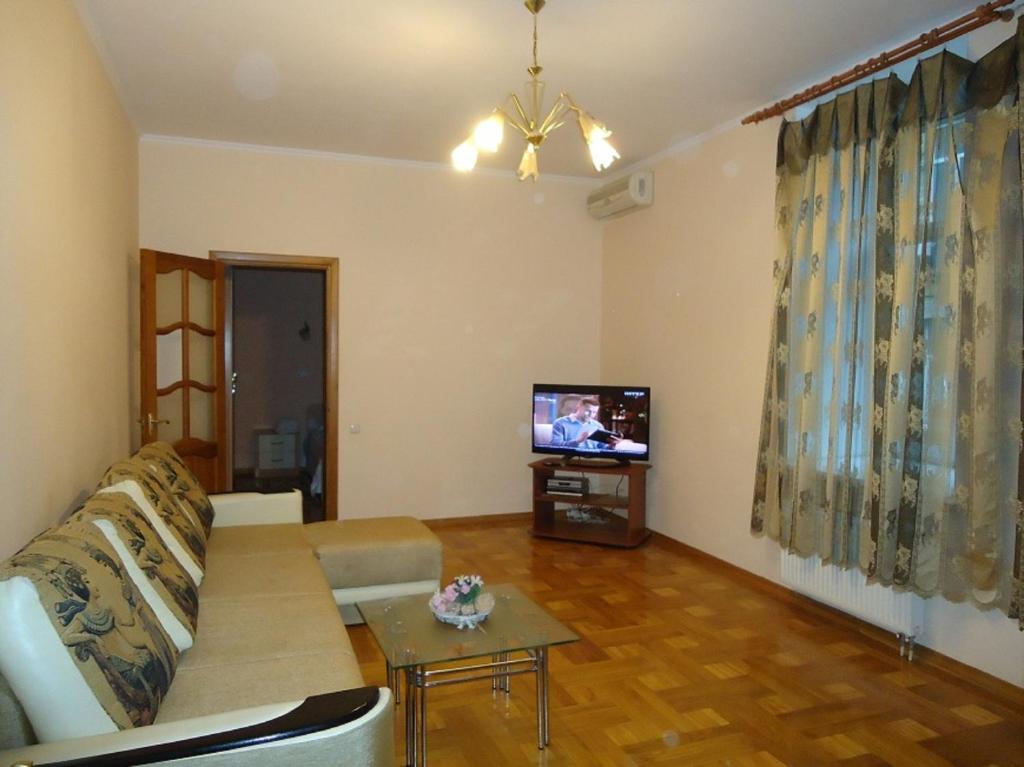 Rentday Apartments - Kiev - One-Bedroom Apartment On Pushkinskaya Street 12B