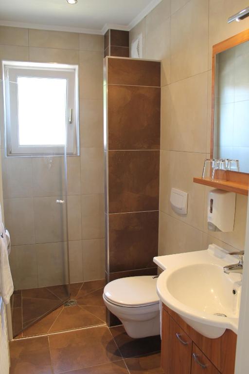 Koupelna v ubytování Pension Steinbichler - Apartments und Zimmer Check in 24-7
