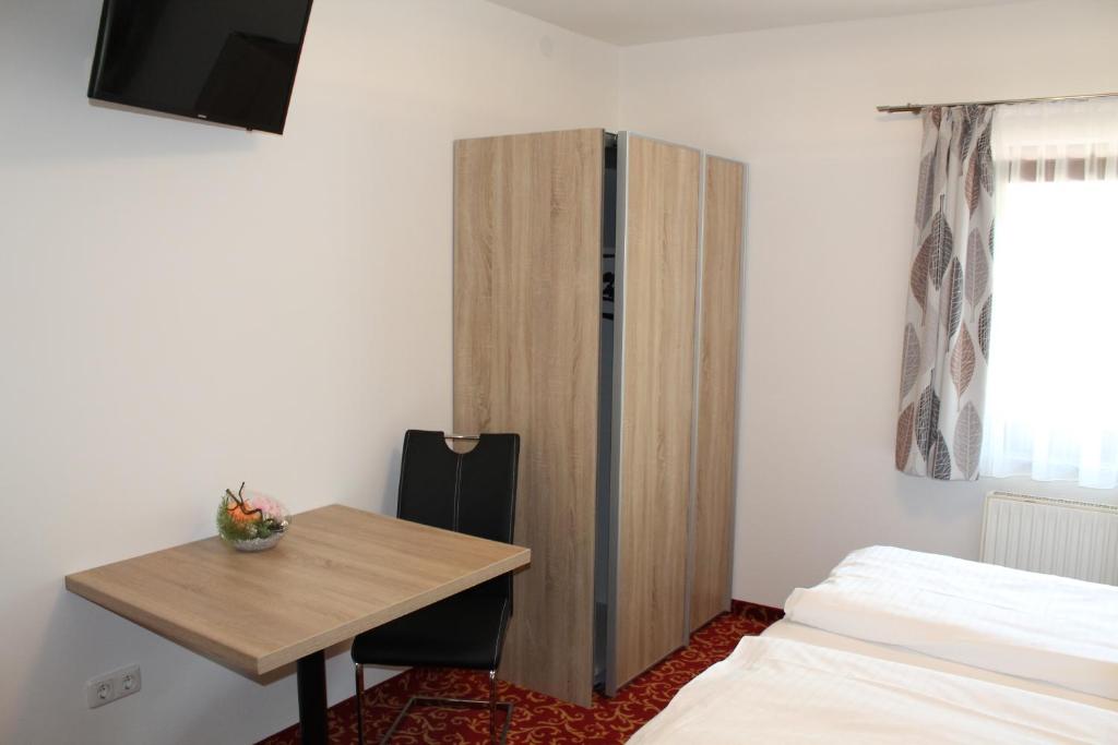 Postel nebo postele na pokoji v ubytování Pension Steinbichler - Apartments und Zimmer Check in 24-7