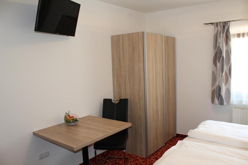 Postel nebo postele na pokoji v ubytování Pension Steinbichler - Apartments und Zimmer Check in 24-7