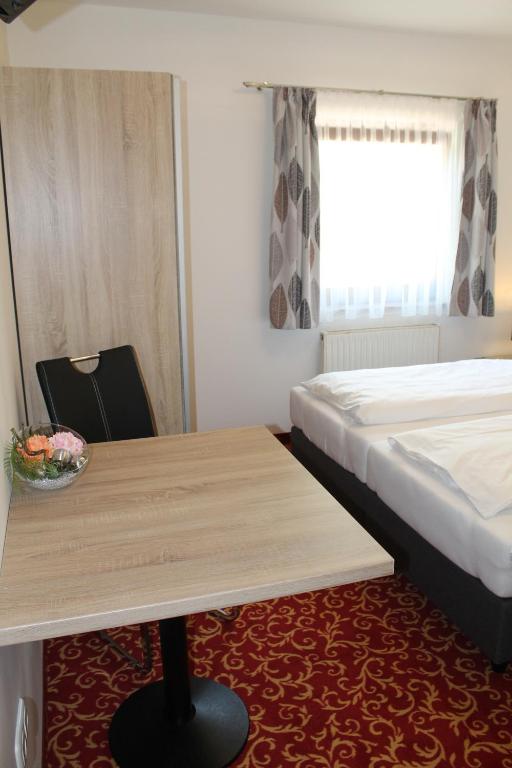 Postel nebo postele na pokoji v ubytování Pension Steinbichler - Apartments und Zimmer Check in 24-7