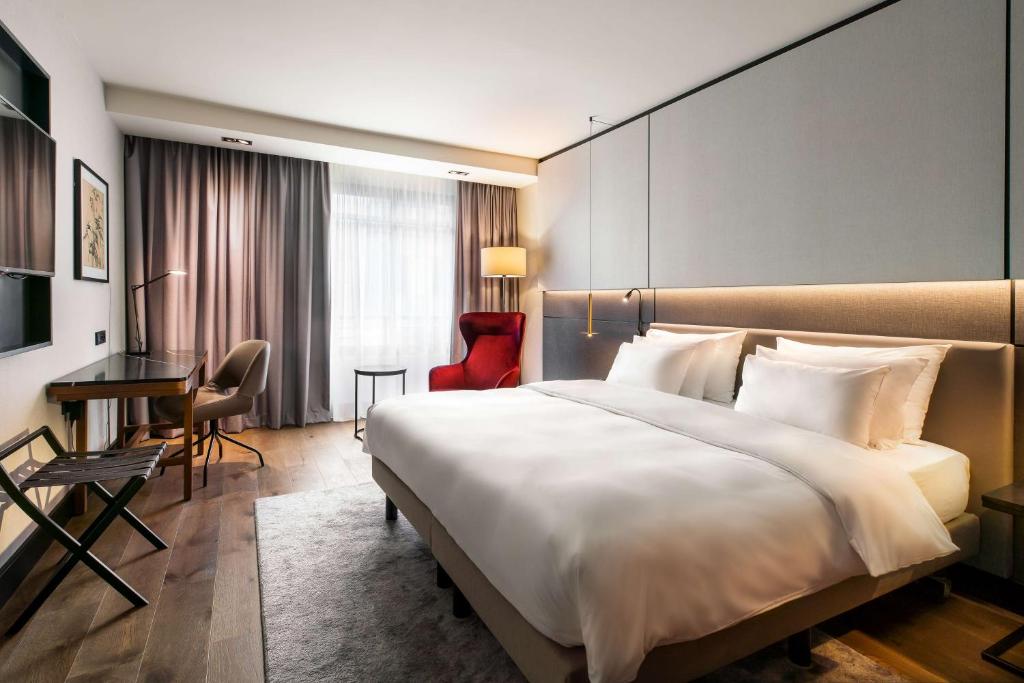 Postel nebo postele na pokoji v ubytování Radisson Collection Grand Place Brussels