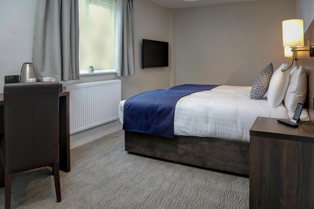 Trafford Hall Hotel Manchester, Trademark Collection by Wyndham - Double Room With 2 Twin Beds - Non-Smoking