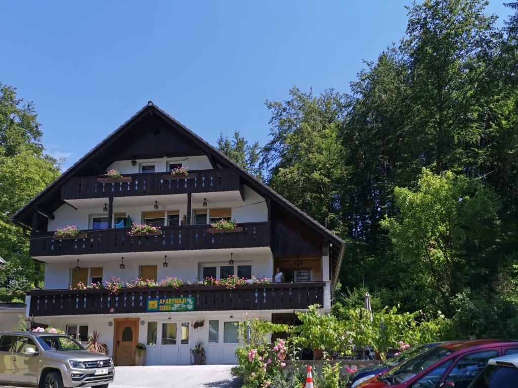 Budova, kde se ubytování v soukromí nachází