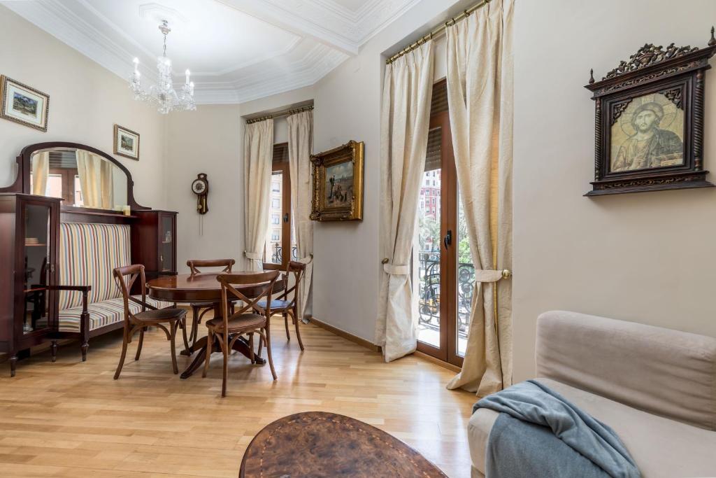 My Loft 4 You Gran Via, Walencja – aktualne ceny na rok 2023