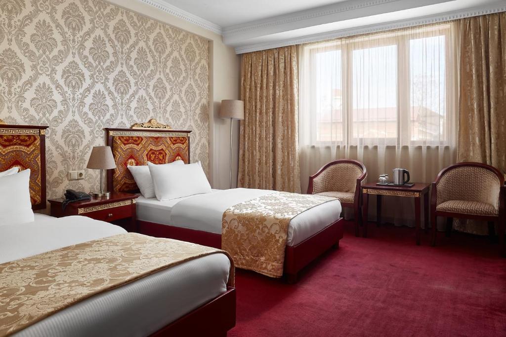 Hotel Gold - Double Room (2 Adults + 1 Child)
