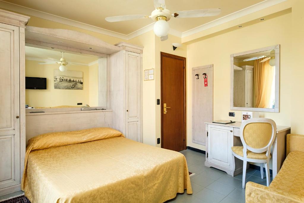 Кровать или кровати в номере Hotel Due Mari