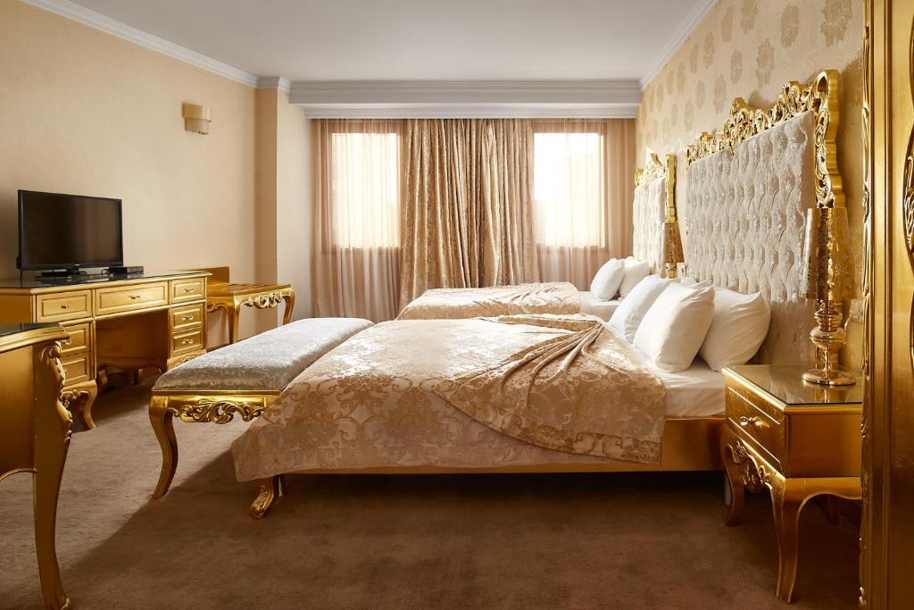 Hotel Gold - Superior Double Room (2 Adults + 1 Child)