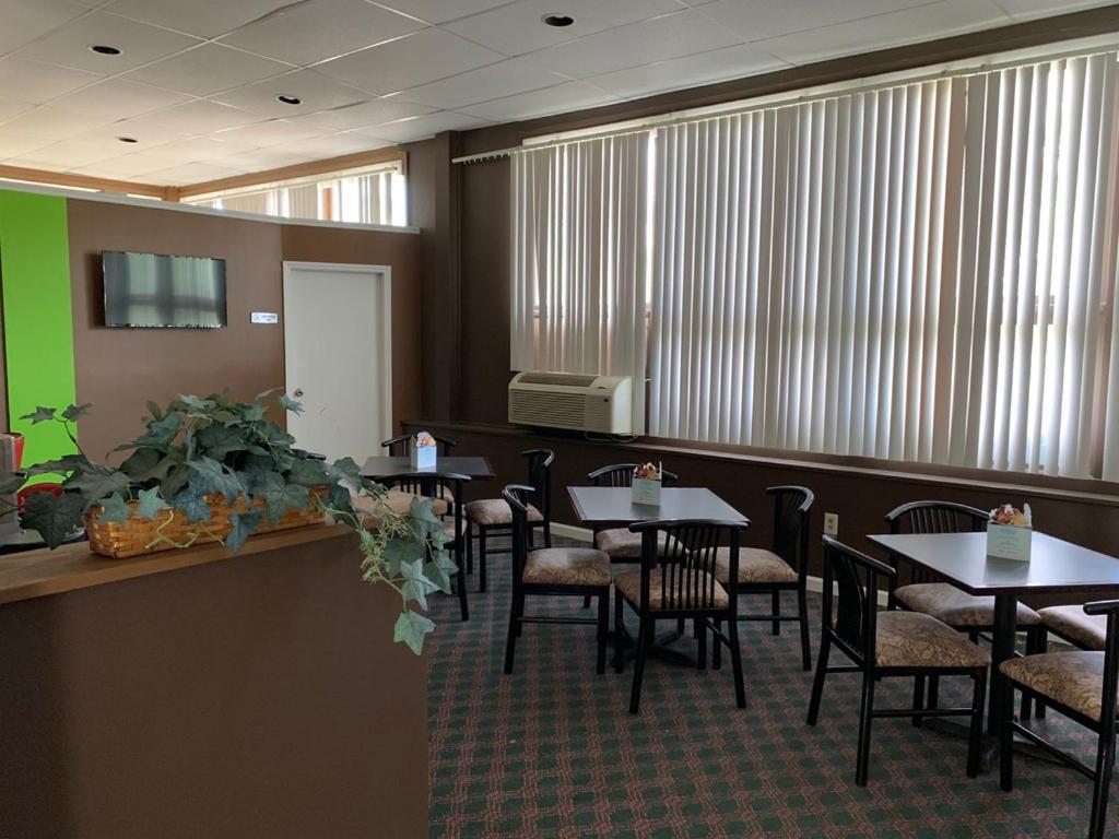 Restaurace v ubytování Travelodge by Wyndham Lake George NY