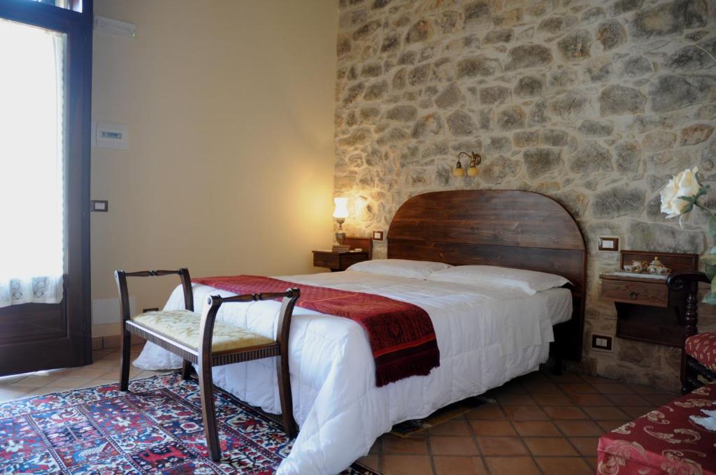 Postel nebo postele na pokoji v ubytování Torre Don Virgilio Country Hotel