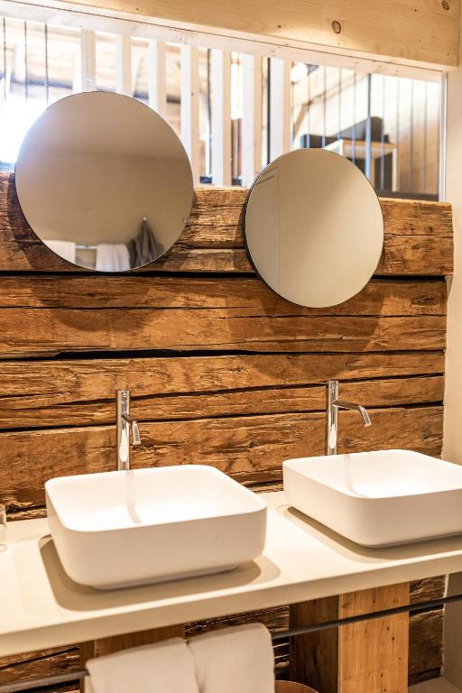 A bathroom at Hotel Strobl