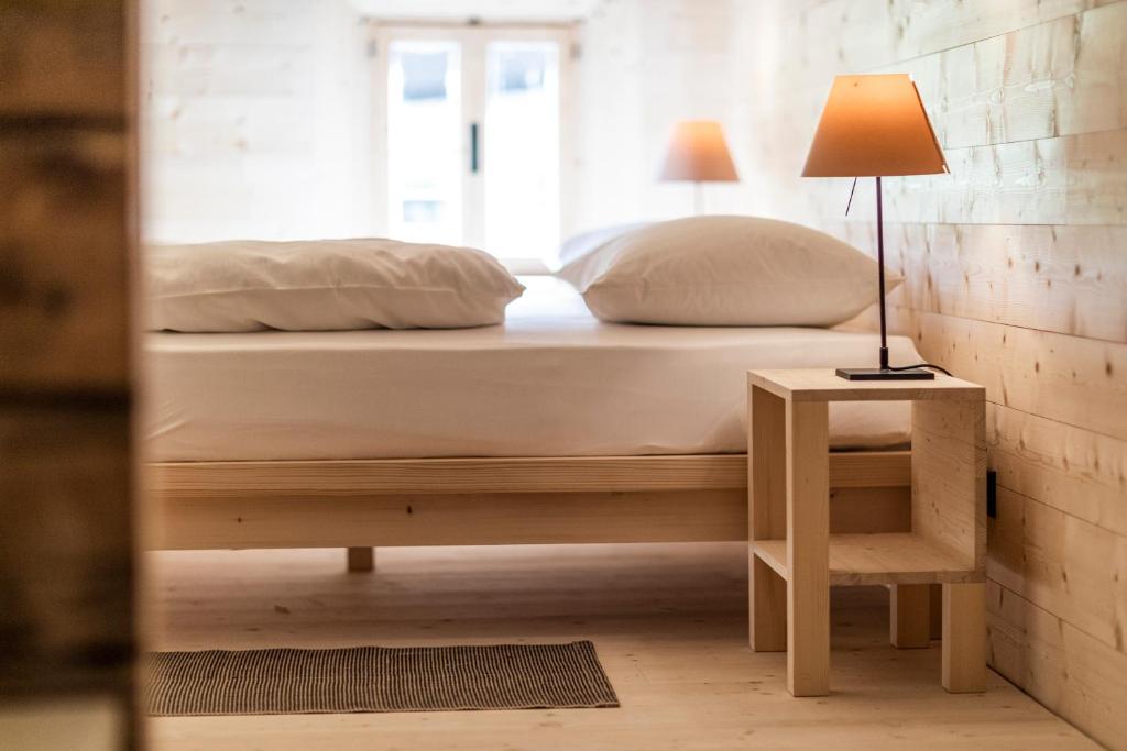 A bed or beds in a room at Hotel Strobl
