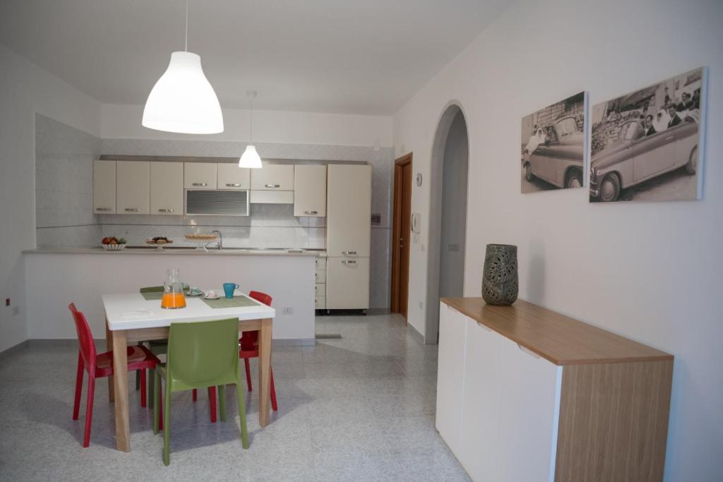 a kitchen and dining room with a table and chairs at LA Dimora di Maria in Laterza